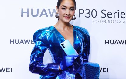 หัวเว่ยเปิดตัว HUAWEI P30 Series – Super Camera Smartphone  เผยโฉมเฉดสีใหม่ บนรันเวย์สุดยิ่งใหญ่ โดยแบรนด์แฟชั่นชั้นนําTube Gallery และ Hook’s by Prapakas ร่วมสร้างสเปเชียลคอลเลคชั่น พร้อมชวนช่างภาพชื่อดัง “ยิ้ม – พันธ์สิริ” สร้างสรรค์ผลงานสุดประทับใจ