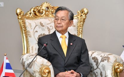 นายชวน หลีกภัย ประธานรัฐสภา และประธานสภาผู้แทนราษฎร ให้การรับรอง นายอันดรีย์ เบชตา เอกอัครราชทูตยูเครนประจำประเทศไทย ในโอกาสเข้าเยี่ยมคารวะ