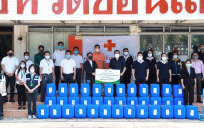 จังหวัดขอนแก่น รับมอบผลิตภัณฑ์ทำความสะอาด จำนวน 1,000 ลิตร จากบริษัทไทยเบฟเวอเรจ จำกัด (มหาชน) เพื่อส่งมอบให้กับโรงพยาบาลในจังหวัดขอนแก่น