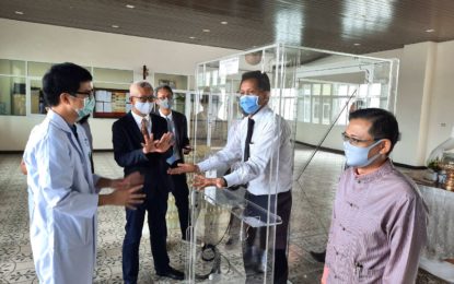 โรงแรมบ่อแสนวิลล่ามอบตู้ตรวจ COVID-19 มูลค่ากว่า1แสนบาทให้โรงพยาบาลพังงา