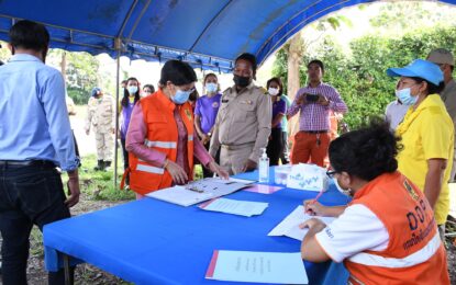 พัทลุงตรวจเยี่ยมจุดตรวจหวังลดอุบัติเหตุย้ำผู้เดินทางต้องสวมหน้ากากอนามัย   รองผู้ว่าราชการจังหวัดพัทลุง ตรวจเยี่ยมจุดตรวจด่านตรวจร่วมป้องกันและลดอุบัติเหตุทางถนนช่วงเทศกาลปีใหม่ 2564 เพื่อทำหน้าที่เป็นจุดบริการแก่การเดินทางของประชาชนรวมทั้งดำเนินการป้องกันและลดอุบัติเหตุที่อาจเกิดขึ้นในเส้นทาง