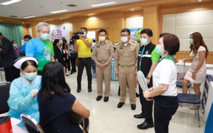 ศูนย์อนามัยที่ 7 ขอนแก่น เปิดกิจกรรม ขอนแก่นร่วมใจ ฉีดวัคซีนพิชิตภัย covid-19 ให้บริการฉีดวัคซีนเพื่อสร้างภูมิคุ้มกันโรคแก่บุคลากรภาครัฐ เอกชน เจ้าหน้าที่ด่านหน้า กลุ่มอาชีพเสี่ยง ผู้สูงอายุ ผู้ป่วยเรื้อรัง และประชาชนทั่วไป