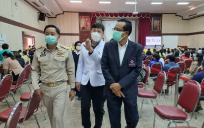 ประชาชนชาวกาฬสินธุ์ เข้ารับวัคซีนโมเดอร์นา ที่ อบจ.กาฬสินธุ์ สั่งจองผ่านสภากาชาดไทย