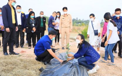 ผู้ว่าฯ มหาสารคาม พร้อมสนับสนุนศูนย์วิสาหกิจชุมชนฯ เพาะเนื้อเยื่อแอปเปิ้ลเป็นแหล่งเรียนรู้ และผลักดันเป็นแหล่งท่องเที่ยวเชิงเกษตร