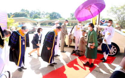 สมเด็จพระเทพรัตนราชสุดา ฯ สยามบรมราชกุมารี เสด็จพระราชดำเนินแทนพระองค์ไป ในการพระราชทานปริญญาบัตรแก่ผู้สำเร็จการศึกษาจากมหาวิทยาลัยนครพนม