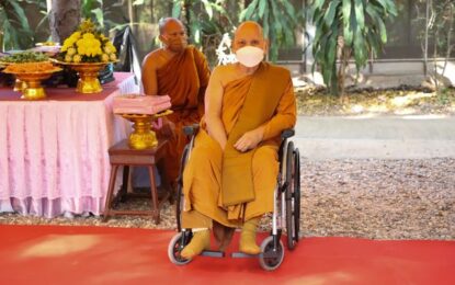 โรงพยาบาลกำแพงเพชรรับมอบรถจัดเก็บตัวอย่างชีวนิรภัย ชนิด 3 ช่องบริการ