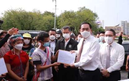 รมต.อนุชา เป็นผู้แทนนายกรัฐมนตรี รับหนังสือสนับสนุนการถ่ายโอน รพ.สต. สู่ อปท.ทั่วประเทศ และพบปะ “กลุ่มบางกลอยคืนถิ่น” เรียกร้องตั้งกรรมการอิสระชุดใหม่แก้ปัญหาที่ดินทำกิน .