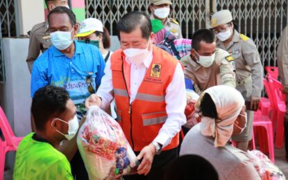 ‘นิพนธ์ ‘ ลุยน้ำท่วมช่วยผู้ประสบภัยในพื้นที่ต.มูโนะ อ.สุไหงโก-ลก จ.นราธิวาส กำชับเร่งรัดฟื้นฟูโดยเร็ว ย้ำช่วงภัยพิบัติให้รักษาชีวิตไว้เป็นอันดับแรก