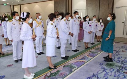 สมเด็จพระกนิษฐาธิราชเจ้า กรมสมเด็จพระเทพรัตนราชสุดา ฯ สยามบรมราชกุมารี เสด็จออก ณ วังสระปทุม พระราชทานพระราชวโรกาสให้ นายอนุทิน ชาญวีรกูล รองนายกรัฐมนตรีและรัฐมนตรีว่าการกระทรวงสาธารณสุข นำพยาบาลดีเด่นผู้ได้รับการคัดเลือกให้ได้รับรางวัล “ศรีสังวาลย์” ประจำปี ๒๕๖๓ เฝ้าทูลละอองพระบาท รับพระราชทานรางวัล