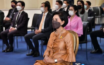 กระทรวงยุติธรรม โดย สำนักงาน ป.ป.ส. ร่วมกับ ๕ สถาบันอุดมศึกษา นำความรู้ตามประมวลกฎหมายยาเสพติดฉบับใหม่ บรรจุในหลักสูตรวิชากฎหมายยาเสพติดของคณะนิติศาสตร์ เพื่อพัฒนาขับเคลื่อนหลักสูตรการสอนยาเสพติดในระดับอุดมศึกษาอย่างเป็นรูปธรรม