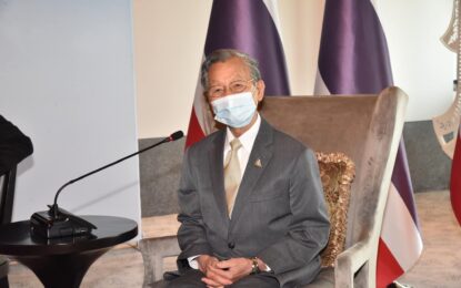 นายชวน หลีกภัย ประธานรัฐสภาและประธานสภาผู้แทนราษฎร ให้การรับรอง นายอิสซา อับดุลเลาะฮ์ ญาบิร อัลอาลาวี (H.E. Mr. Issa  Abdullah  Jaber  Al-Alawi) เอกอัครราชทูตรัฐสุลต่านโอมานประจำประเทศไทย ในโอกาสเข้าเยี่ยมคารวะ เพื่อแนะนำตัว และกระชับความสัมพันธ์ระหว่างรัฐสภาไทยกับรัฐสุลต่านโอมาน  ณ ห้องรับรองพิเศษ 205 ชั้น 2 อาคารรัฐสภา