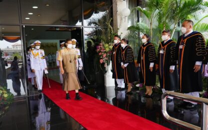 พระบาทสมเด็จพระเจ้าอยู่หัว ทรงพระกรุณาโปรดเกล้าโปรดกระหม่อมให้ สมเด็จพระกนิษฐาธิราชเจ้า กรมสมเด็จพระเทพรัตนราชสุดา ฯ สยามบรมราชกุมารี เสด็จพระราชดำเนินแทนทระองค์ไป ในการพระราชทานปริญญาบัตรแก่ผู้สำเร็จการศึกษาจากมหาวิทยาลัยรามคำแหง ประจำปีการศึกษา ๒๕๖๒-๒๕๖๓ เป็นวันที่ ๓ ณ อาคารหอประชุมพ่อขุนรามคำแหงมหาราช มหาวิทยาลัยรามคำแหง เขตบางกะปิ กรุงเทพมหานคร