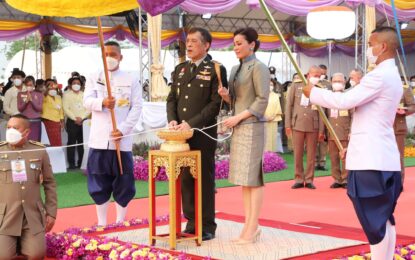 พระบาทสมเด็จพระเจ้าอยู่หัว และสมเด็จพระนางเจ้าฯ พระบรมราชินี เสด็จฯ ไปทรงวางศิลาฤกษ์แท่นฐานพระบรมราชานุสาวรีย์ สมเด็จพระนเรศวรมหาราช และทรงหล่อพระบรมรูปสมเด็จพระนเรศวรมหาราช (ส่วนพระเศียร) ในพระอิริยาบถต่างๆ จำนวน 5 องค์ ณ ลานอิสรภาพ 109 อำเภอป่าโมก จังหวัดอ่างทอง เมื่อวันที่ 9 เมษายน 2565