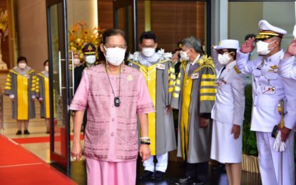 พระบาทสมเด็จพระเจ้าอยู่หัว ทรงพระกรุณาโปรดเกล้าโปรดกระหม่อมให้ สมเด็จพระกนิษฐาธิราชเจ้า กรมสมเด็จพระเทพรัตนราชสุดา ฯ สยามบรมราชกุมารี เสด็จพระราชดำเนินแทนพระองค์ไป ในการพระราชทานปริญญาบัตรแก่ผู้สำเร็จการศึกษา จากมหาวิทยาลัยมหาสารคาม ประจำปีการศึกษา ๒๕๖๓ – ๒๕๖๔ เป็นวันสุดท้าย ณ อาคารเฉลิมพระเกียรติ ในโอกาสฉลองพระชนมายุ ๕ รอบ ๒ เมษายน ๒๕๕๘ มหาวิทยาลัยมหาสารคาม อำเภอเมือง จังหวัดมหาสารคาม