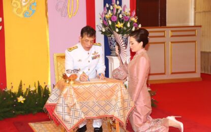 พระบาทสมเด็จพระเจ้าอยู่หัว และสมเด็จพระนางเจ้าฯ พระบรมราชินี เสด็จฯ ไปทรงบำเพ็ญพระราชกุศลถวายสมเด็จพระบูรพมหากษัตริยาธิราช และทรงสักการะพระบรมสารีริกธาตุ ณ พระบรมบรรพต (ภูเขาทอง) เนื่องในโอกาสที่กระทรวงวัฒนธรรมจัดงาน “ใต้ร่มพระบารมี 240 ปี กรุงรัตนโกสินทร์” ณ วัดสระเกศราชวรมหาวิหาร เขตป้อมปราบศัตรูพ่าย เมื่อวันที่ 22 เมษายน 2565