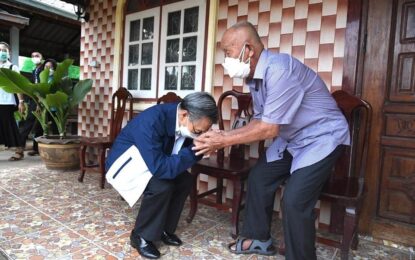 “ประธานชวน” ลงพื้นที่โคราช พบปะเยี่ยมเยียนพี่น้องประชาชน ที่พักอาศัยบริเวณชุมชนบ้านตะโก