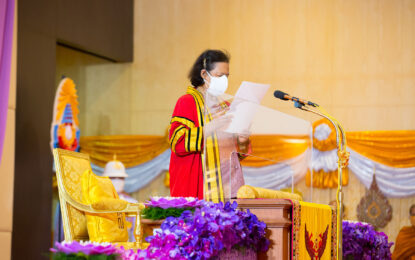 พระบาทสมเด็จพระเจ้าอยู่หัว ทรงพระกรุณาโปรดเกล้าโปรดกระหม่อม ให้สมเด็จพระกนิษฐาธิราชเจ้า กรมสมเด็จพระเทพรัตนราชสุดา ฯ สยามบรมราชกุมารี เสด็จพระราชดำเนินแทนพระองค์ไป ในการพระราชทานปริญญาบัตรแก่ผู้สำเร็จการศึกษา ประจำปีการศึกษา ๒๕๖๑-๒๕๖๓ ณ ห้องประชุมพระสวัสดิวัตนวิศิษฏ์ อาคารเฉลิมพระเกียรติ สถาบันเทคโนโลยีปทุมวัน เขตปทุมวัน กรุงเทพมหานคร