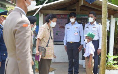 สมเด็จพระกนิษฐาธิราชเจ้า กรมสมเด็จพระเทพรัตนราชสุดา ฯ สยามบรมราชกุมารี เสด็จพระราชดำเนินไป ทรงติดตามการดำเนินงานโครงการตามพระราชดำริ ณ โรงเรียนตำรวจตระเวนชายแดนนิคมพิทักษ์ราษฎร์ บ้านบาตูปูเต๊ะ อำเภอธารโต จังหวัดยะลา