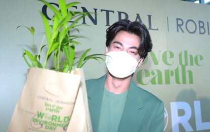 ต้อนรับวันสิ่งแวดล้อมโลก เปิดแคมเปญ “CENTRAL / ROBINSON LOVE THE EARTH” ผนึกกำลัง “กรมป่าไม้” และซูเปอร์สตาร์สายกรีน “กลัฟ – คณาวุฒิ” ชวนคนไทยร่วมภารกิจเพิ่มพื้นที่สีเขียว ปลูกต้นไม้ 75,000 ต้นทั่วประเทศ ตลอดเดือน มิ.ย. 65 พร้อมยืนหยัดสานต่อมิชชั่นรักษ์โลก สร้างความยั่งยืนด้านสิ่งแวดล้อมแก่สังคมไทย