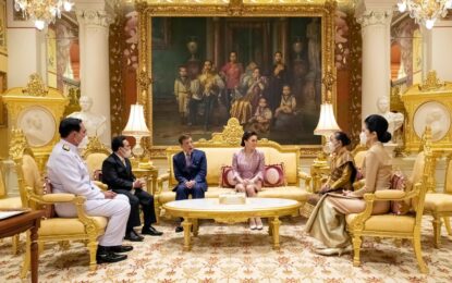 พระบาทสมเด็จพระเจ้าอยู่หัว และสมเด็จพระนางเจ้าฯ พระบรมราชินี เสด็จออก ณ พระที่นั่งอัมพรสถาน พระราชวังดุสิต พระราชทานพระบรมราชวโรกาสให้ พลเอก ประยุทธ์ จันทร์โอชา นายกรัฐมนตรี และรองศาสตราจารย์นราพร จันทร์โอชา ภริยา นำ นายพันคำ วิพาวัน นายกรัฐมนตรีสาธารณรัฐประชาธิปไตยประชาชนลาว และนางสีจัน วิพาวัน ภริยา เฝ้าฯ ในโอกาสเดินทางเยือนประเทศไทยอย่างเป็นทางการ ในฐานะแขกของรัฐบาล ระหว่างวันที่ 1-2 มิถุนายน 2565 เมื่อวันที่ 2 มิถุนายน 2565