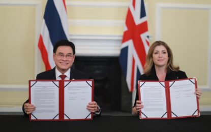 สำเร็จราบรื่น ! “จุรินทร์”ประชุมร่วม รมต.การค้า UK ที่ลอนดอน  ผลักดันความร่วมมือ 6 ด้าน ทั้งการค้า การลงทุน การเงิน เกษตร อาหาร-เครื่องดื่ม และดิจิทัล ตั้งทีมเจ้าหน้าที่ทำแผนปฏิบัติการสานต่อทันที หวังทะลุเป้า 7,000 ล้านเหรียญสหรัฐเร็วที่สุด