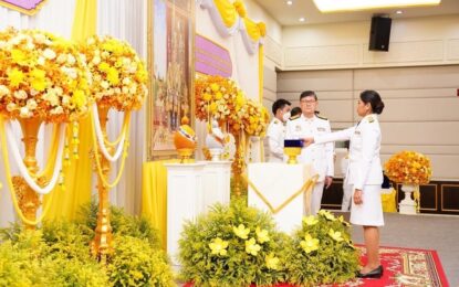 พิธีพระราชทานเครื่องราชอิสริยาภรณ์ ประจำปี 2564 ของหน่วยงานและสถาบันอุดมศึกษาที่ตั้งอยู่ในพื้นที่ภาคใต้ ที่ มหาวิทยาลัยราชภัฏภูเก็ต เพื่อยกย่องเชิดซูเกียรติข้าราชการและบุคลากร