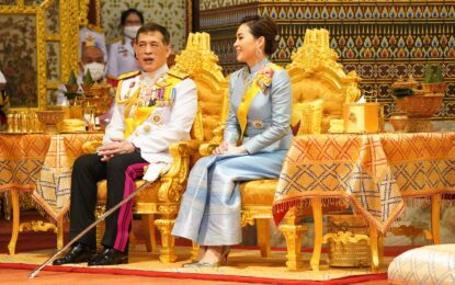 .พระบาทสมเด็จพระเจ้าอยู่หัว และสมเด็จพระนางเจ้าฯ พระบรมราชินี เสด็จพระราชดำเนินพร้อมด้วย สมเด็จพระเจ้าลูกเธอ เจ้าฟ้าพัชรกิติยาภา นเรนทิราเทพยวดี กรมหลวงราชสาริณีสิริพัชร มหาวัชรราชธิดา และสมเด็จพระเจ้าลูกเธอ เจ้าฟ้าสิริวัณณวรี นารีรัตนราชกัญญา ไปในการพระราชพิธีมหามงคลเฉลิมพระชนมพรรษา ๙๐ พรรษา สมเด็จพระนางเจ้าสิริกิติ์ พระบรมราชินีนาถ พระบรมราชชนนีพันปีหลวง ๑๒ สิงหาคม ๒๕๖๕ ณ วัดพระศรีรัตนศาสดาราม และพระที่นั่งอมรินทรวินิจฉัย พระบรมมหาราชวัง  โดยมี สมเด็จพระกนิษฐาธิราชเจ้า กรมสมเด็จพระเทพรัตนราชสุดา ฯ สยามบรมราชกุมารี และสมเด็จเจ้าฟ้าฯ กรมพระศรีสวางควัฒน วรขัตติยราชนารี เฝ้าทูลละอองธุลีพระบาทรับเสด็จ