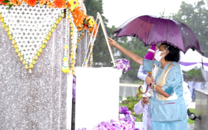 สมเด็จพระกนิษฐาธิราชเจ้า กรมสมเด็จพระเทพรัตนราชสุดา ฯ สยามบรมราชกุมารี เสด็จพระราชดำเนินไป ทรงติดตามการดำเนินงานโครงการตามพระราชดำริ ณ โรงเรียนเทพศิรินทร์ เชียงใหม่ อำเภอสันป่าตอง จังหวัดเชียงใหม่