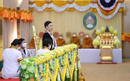 พระบาทสมเด็จพระเจ้าอยู่หัว ทรงพระกรุณาโปรดเกล้าโปรดกระหม่อมให้ สมเด็จพระเจ้าลูกเธอ เจ้าฟ้าพัชรกิติยาภา นเรนทิราเทพยวดี กรมหลวงราชสาริณีสิริพัชร มหาวัชรราชธิดา เสด็จแทนพระองค์ไปในการพระราชทานปริญญาบัตรแก่ผู้สำเร็จการศึกษามหาวิทยาลัยราชภัฏอุดรธานี ประจำปีการศึกษา ๒๕๖๐-๒๕๖๒ ณ หอประชุมมหาวชิราลงกรณ มหาวิทยาลัยราชภัฏสกลนคร อำเภอเมือง จังหวัดสกลนคร