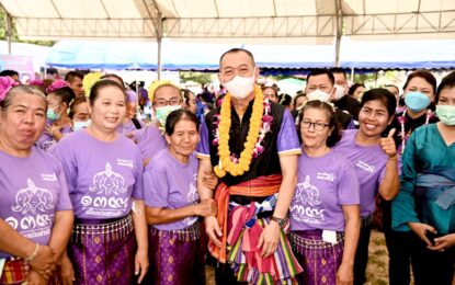 “เฉลิมชัย” เปิดงานถ่ายทอดเทคโนโลยีการลดต้นทุนเพื่อเพิ่มประสิทธิภาพการผลิตเมล็ดพันธุ์ข้าวของศูนย์ข้าวชุมชน ปี 2565 อย่างยิ่งใหญ่ พร้อมร่วมงานฉลอง 139 ปี เกษตรอินทรีย์ อ.ม่วงสามสิบ จ.อุบลราชธานี