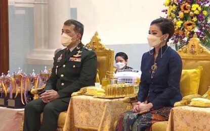 พระบาทสมเด็จพระเจ้าอยู่หัว และสมเด็จพระนางเจ้าฯ พระบรมราชินี เสด็จพระราชดำเนินไปเป็นองค์ประธานในการพระราชทานรางวัลการทดสอบการอัญเชิญพระมหาคัมภีร์อัลกุรอาน ระดับภาคใต้และระดับประเทศ ครั้งที่ 15 ประจำปีพุทธศักราช 2565 ณ มัสยิดกลางจังหวัดปัตตานี จังหวัดปัตตานี