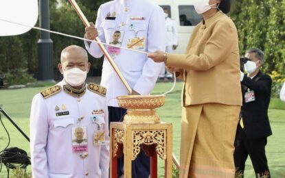 พระบาทสมเด็จพระเจ้าอยู่หัว ทรงพระกรุณาโปรดเกล้าฯ ให้ สมเด็จพระกนิษฐาธิราชเจ้า กรมสมเด็จพระเทพรัตนราชสุดาฯ สยามบรมราชกุมารี เสด็จฯ แทนพระองค์ ไปทรงประกอบพิธีบวงสรวงอัญเชิญพระบรมรูป พระบาทสมเด็จพระบรมชนกาธิเบศร มหาภูมิพลอดุลยเดชมหาราช บรมนาถบพิตร เพื่อประดิษฐานบนแท่นฐานพระบรมราชานุสาวรีย์ ณ อุทยานเฉลิมพระเกียรติ พระบาทสมเด็จพระบรมชนกาธิเบศร มหาภูมิพลอดุลยเดชมหาราช บรมนาถบพิตร เขตดุสิต เมื่อวันที่ 10 ตุลาคม 2565