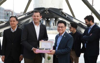 “จุรินทร์” เยี่ยมโรงงานผลิตจรวดและยานอวกาศ SpaceX  ของ “อีลอน มัสก์” เผยบริษัทสนใจลงทุนอินเทอร์เน็ตดาวเทียม Starlink ในพื้นที่ห่างไกลทั่วโลก