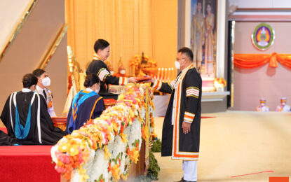 พระบาทสมเด็จพระเจ้าอยู่หัว ทรงพระกรุณาโปรดเกล้าโปรดกระหม่อมให้ สมเด็จพระเจ้าลูกเธอ เจ้าฟ้าพัชรกิติยาภา นเรนทิราเทพยวดี กรมหลวงราชสาริณีสิริพัชร มหาวัชรราชธิดา เสด็จแทนพระองค์ไปในการพระราชทานปริญญาบัตร แก่ผู้สำเร็จการศึกษาจากมหาวิทยาลัยราชภัฏภูเก็ต ประจำปีการศึกษา ๒๕๖๐-๒๕๖๒ ณ หอประชุมวชิราลงกรณ มหาวิทยาลัยราชภัฏสุราษฎร์ธานี อำเภอเมือง จังหวัดสุราษฎร์ธานี