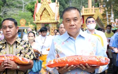 เรวัตฯนายก อบจ.ภูเก็ต เจ้าภาพจัดงานทอดกฐินสามัคคี ณ วัดพระทอง ภูเก็ต