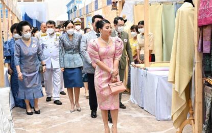 สมเด็จพระเจ้าลูกเธอ เจ้าฟ้าสิริวัณณวรี นารีรัตนราชกัญญา เสด็จเป็นองค์ประธานโครงการเทศกาลไหมไทย 2565 (Thai Silk Festival 2022) และทอดพระเนตรการแสดงแบบผ้าไทยร่วมสมัยและผ้าไทยลายอัตลักษณ์ 4 ภาค
