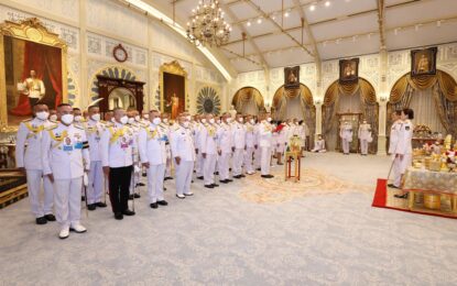 พระบาทสมเด็จพระเจ้าอยู่หัว และสมเด็จพระนางเจ้า ฯ พระบรมราชินี เสด็จออก ณ พระที่นั่งอัมพรสถาน พระราชวังดุสิต พระราชทานพระบรมราชวโรกาสให้ พลเอก ชัยชาญ  ช้างมงคล รัฐมนตรีช่วยว่าการกระทรวงกลาโหม นำ ตุลาการทหารสูงสุด ตุลาการศาลทหารกลาง  และตุลาการพระธรรมนูญศาลทหารชั้นต้น เฝ้าทูลละอองธุลีพระบาท ถวายสัตย์ปฏิญาณก่อนเข้ารับหน้าที่