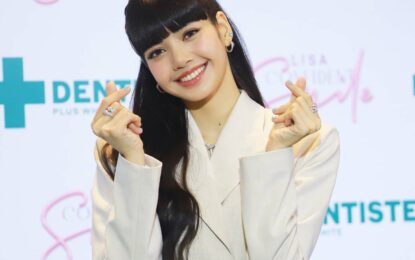 ‘LISA’ Special Greet: “DENTISTE’ Presents Confident Smile with Lisa”