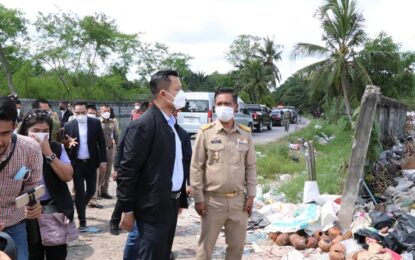 “ ธนกร “ รัฐมนตรีประจำสำนักนายกรัฐมนตรี ลุยพื้นที่บ่อขยะ เทศบาลตำบลชะอวด จังหวัดนครศรีธรรมราช เร่งแก้ปัญหาขยะล้นพร้อมมอบผู้ว่าราชการจังหวัดตั้งกรรมการหาแนวทางแก้ปัญหาให้ประชาชนโดยด่วน