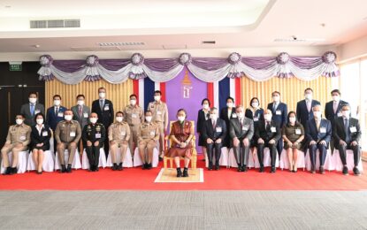 สมเด็จพระกนิษฐาธิราชเจ้า กรมสมเด็จพระเทพรัตนราชสุดา ฯ สยามบรมราชกุมารี เสด็จพระราชดำเนินไปทอดพระเนตรกิจการของบริษัท ลูเมนตั้ม อินเตอร์เนชั่นแนล (ประเทศไทย) จำกัด อำเภอคลองหลวง จังหวัดปทุมธานี