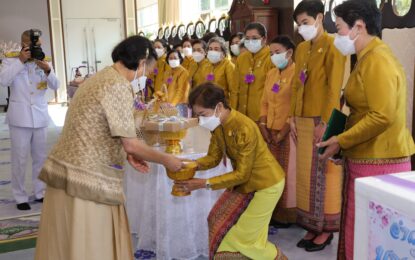 สมเด็จพระกนิษฐาธิราชเจ้า กรมสมเด็จพระเทพรัตนราชสุดา ฯ สยามบรมราชกุมารี เสด็จออก ณ วังสระปทุม พระราชทานพระราชวโรกาสให้นางพรทิพย์ ตั้งกีรติ นายกสมาคมผู้นำสตรี พัฒนาชุมชนไทยและนายกสมาคมกองทุนสวัสดิการเพื่อสตรี จังหวัดพระนครศรีอยุธยา นำคณะกรรมการสมาคม ฯ เฝ้าทูลละอองพระบาท ทูลเกล้าทูลกระหม่อมถวายเงิน  โดยเสด็จพระราชกุศลตามพระราชอัธยาศัย และทูลเกล้าทูลกระหม่อมถวายผลิตภัณฑ์ชุมชนและสินค้า OTOP ของจังหวัดพระนครศรีอยุธยา