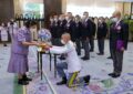 สมเด็จพระกนิษฐาธิราชเจ้า กรมสมเด็จพระเทพรัตนราชสุดา ฯ สยามบรมราชกุมารี เสด็จออก ณ วังสระปทุม  พระราชทานพระราชวโรกาสให้ คณะบุคคล  เฝ้าทูลละอองพระบาท ถวายพระพรชัยมงคล และทูลเกล้าทูลกระหมอ่มถวายเงินโดยเสด็จพระราชกุศลตามพระราชอัธยาศัย เนื่องในโอกาสวันคล้ายวันพระราชสมภพ วันที่ 2 เมษายน ๒๕๖๖