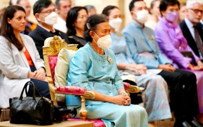สมเด็จพระกนิษฐาธิราชเจ้า กรมสมเด็จพระเทพรัตนราชสุดา ฯ สยามบรมราชกุมารี เสด็จพระราชดำเนินไปทรงเป็นประธานเปิดงานแสดงดนตรีและนิทรรศการเฉลิมพระเกียรติ สมเด็จพระเจ้าพี่นางเธอ เจ้าฟ้ากัลยาณิวัฒนา กรมหลวงนราธิวาสราชนครินทร์ เนื่องในโอกาสครบ ๑๐๐ ปี วันประสูติ  ณ Palais de la Bourse เมืองลียง สาธารณรัฐฝรั่งเศส
