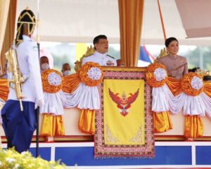 พระบาทสมเด็จพระเจ้าอยู่หัว และสมเด็จพระนางเจ้า ฯ พระบรมราชินี เสด็จพระราชดำเนินไปในการพระราชพิธีจรดพระนังคัลแรกนาขวัญ พุทธศักราช ๒๕๖๖ ณ มณฑลพิธีท้องสนามหลวง
