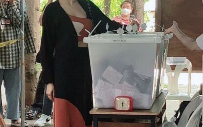 อิงฟ้า นำทีม มิสแกรนด์ฯ  ร่วมใช้สิทธิ์ ใช้เสียงเลือกตั้ง “รัฐบาล” ที่มาจากประชาชน
