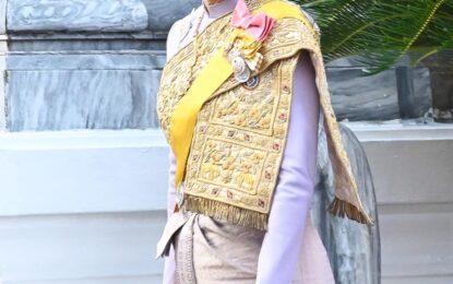 พระบาทสมเด็จพระเจ้าอยู่หัว และสมเด็จพระนางเจ้า ฯ พระบรมราชินี เสด็จพระราชดำเนินไปในการพระราชพิธีเฉลิมพระชนมพรรษา สมเด็จพระนางเจ้า ฯ พระบรมราชินี วันที่ ๓ มิถุนายน ๒๕๖๖ และการพระราชพิธีทรงบำเพ็ญพระราชกุศลวิสาขบูชา พุทธศักราช ๒๕๖๖ ณ วัดพระศรีรัตนศาสดาราม และพระที่นั่งอมรินทรวินิจฉัย พระบรมมหาราชวัง