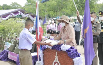 สมเด็จพระกนิษฐาธิราชเจ้า กรมสมเด็จพระเทพรัตนราชสุดา ฯ สยามบรมราชกุมารี เสด็จพระราชดำเนินไปทรงติดตามการพัฒนาเด็กและเยาวชนตามแผนพัฒนาเด็กและเยาวชนในถิ่นทุรกันดาร ตามพระราชดำริ ฉบับที่ ๕ ณ ศูนย์การเรียนตำรวจตระเวนใต้ร่มพระบารมี (ธนาคารอาคารสงเคราะห์อุปถัมภ์) อำเภอคำชะอี จังหวัดมุกดาหาร