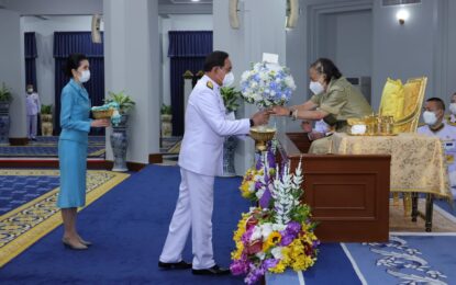 พระบาทสมเด็จพระเจ้าอยู่หัว ทรงพระกรุณาโปรดเกล้าโปรดกระหม่อมให้ สมเด็จพระกนิษฐาธิราชเจ้า กรมสมเด็จพระเทพรัตนราชสุดา ฯ สยามบรมราชกุมารี เสด็จลงแทนพระองค์ สมเด็จพระนางเจ้าสิริกิติ์ พระบรมราชินีนาถ พระบรมราชชนนีพันปีหลวง ณ ศาลาดุสิดาลัย สวนจิตรลดา พระราชวังดุสิต พระราชทานพระราชวโรกาสให้ พลเอก ประยุทธ์  จันทร์โอชา นายกรัฐมนตรี นำคณะบุคคล เฝ้าทูลละอองพระบาท ถวายพระพรชัยมงคล และทูลเกล้าทูลกระหม่อมถวายเงิน เนื่องในโอกาสวันเฉลิมพระชนมพรรษา สมเด็จพระนางเจ้าสิริกิติ์ พระบรมราชินีนาถ พระบรมราชชนนีพันปีหลวง วันที่ ๑๒ สิงหาคม ๒๕๖๕