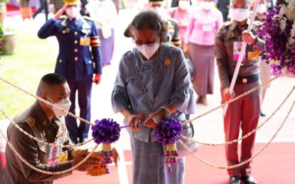 สมเด็จพระกนิษฐาธิราชเจ้า กรมสมเด็จพระเทพรัตนราชสุดา ฯ สยามบรมราชกุมารี เสด็จพระราชดำเนินไปทรงเปิดอาคารพิพิธภัณฑ์เก๋งจีน หลวงปู่แบน ธนากโร  ณวัดดอยธรรมเจดีย์ อำเภอโคกศรีสุพรรณ จังหวัดสกลนคร