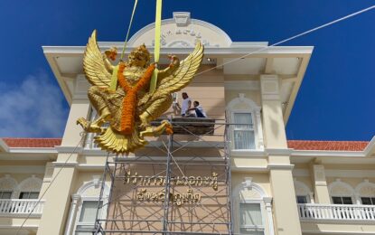 จังหวัดภูเก็ต จัดพิธีอัญเชิญองค์ครุฑขึ้นประดิษฐานที่หน้าบันอาคารที่ว่าการอำเภอกะทู้ ณ อาคารที่ว่าการอำเภอกะทู้ (หลังใหม่) เพื่อความเป็นสิริมงคล